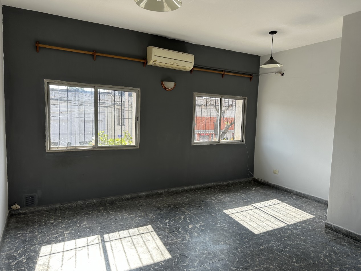 Venta PH en calle Uruguay 78