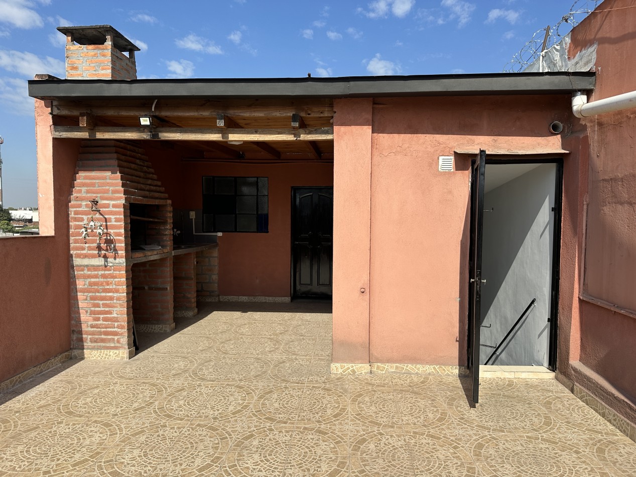 Venta PH en calle Uruguay 78