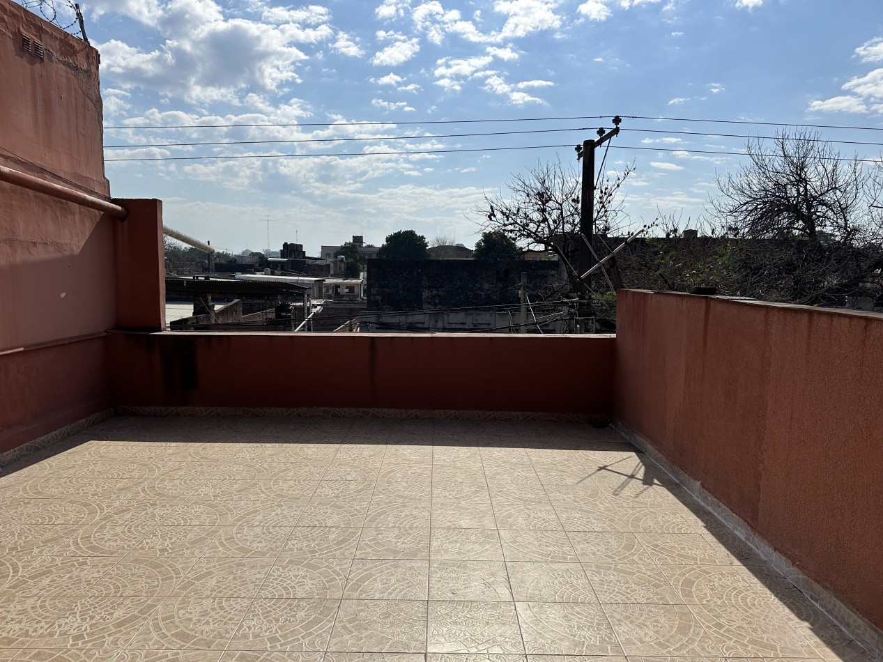Venta PH en calle Uruguay 78