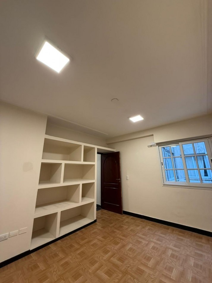 Oficina en alquiler - Santiago 572 (entrepiso)