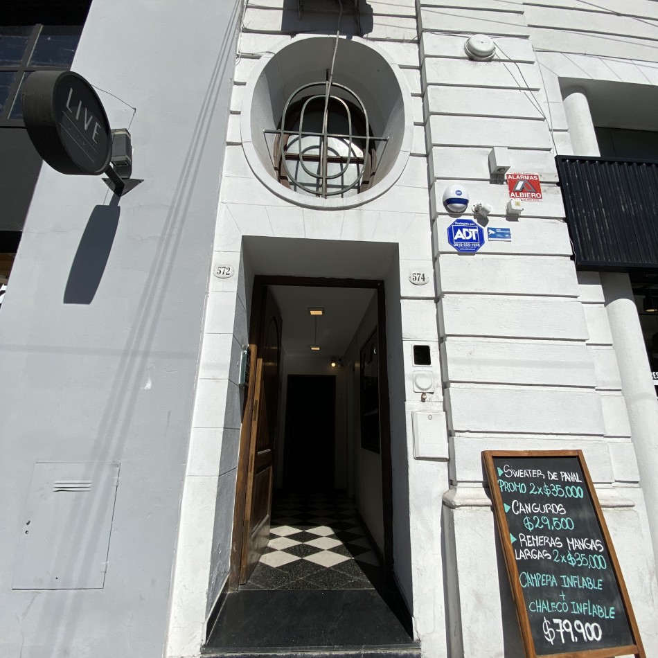 Oficina en alquiler - Santiago 572 (entrepiso)