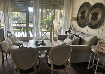 Venta casa Av. Aconquija al 543