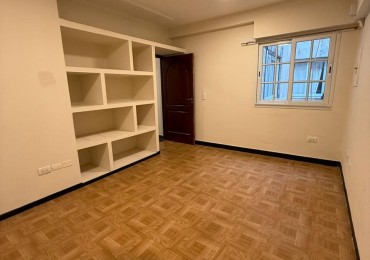 Oficina en alquiler - Santiago 572 (entrepiso)